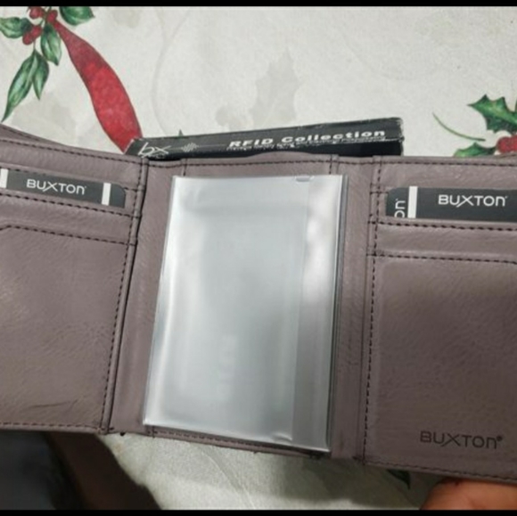 Buxton Radio Frequency Identification (RFID) wallet - Picture 2 of 4